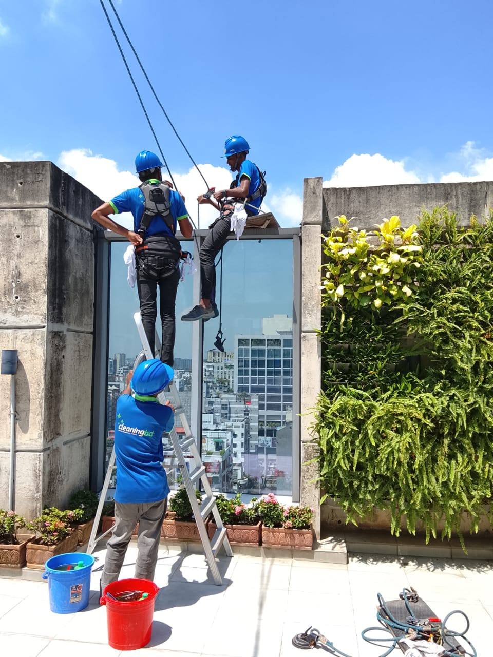 Outside glass cleaning service